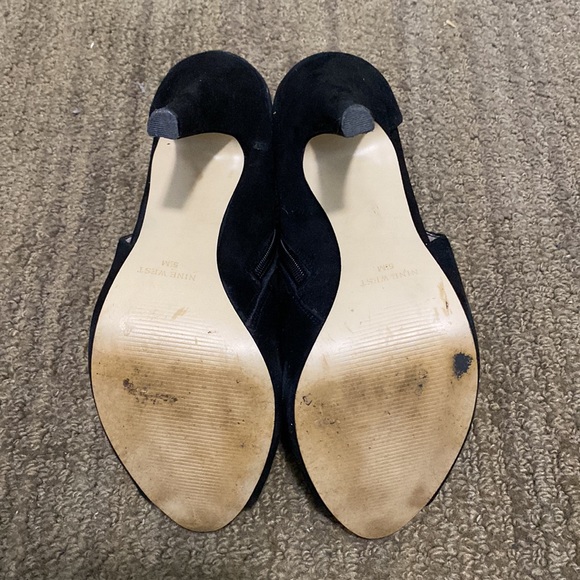 9 West black suede peep toe 4” heels. Sz 5.5 - Picture 3 of 6